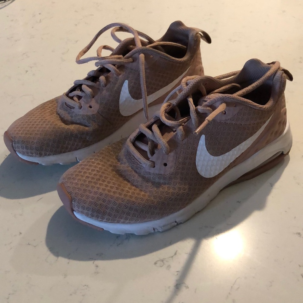 Nike Air Max Motion LW Sneakers